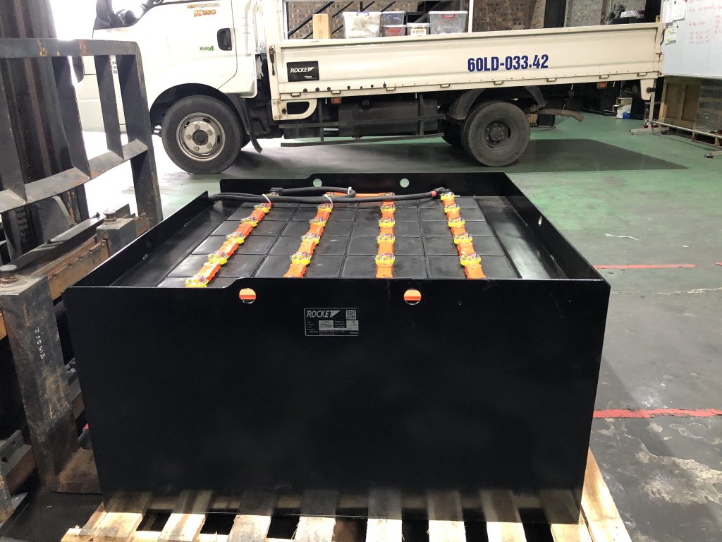 Ắc Quy Xe Nâng Rocket VCE660