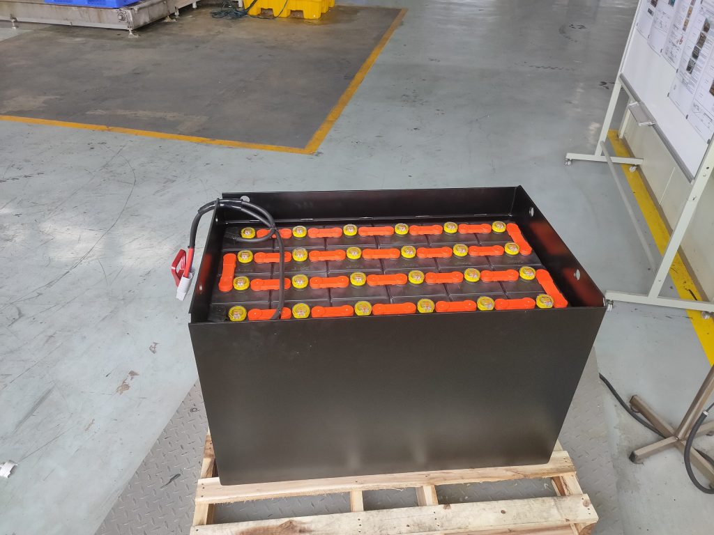 Ắc Quy Xe Nâng Rocket VCIS565