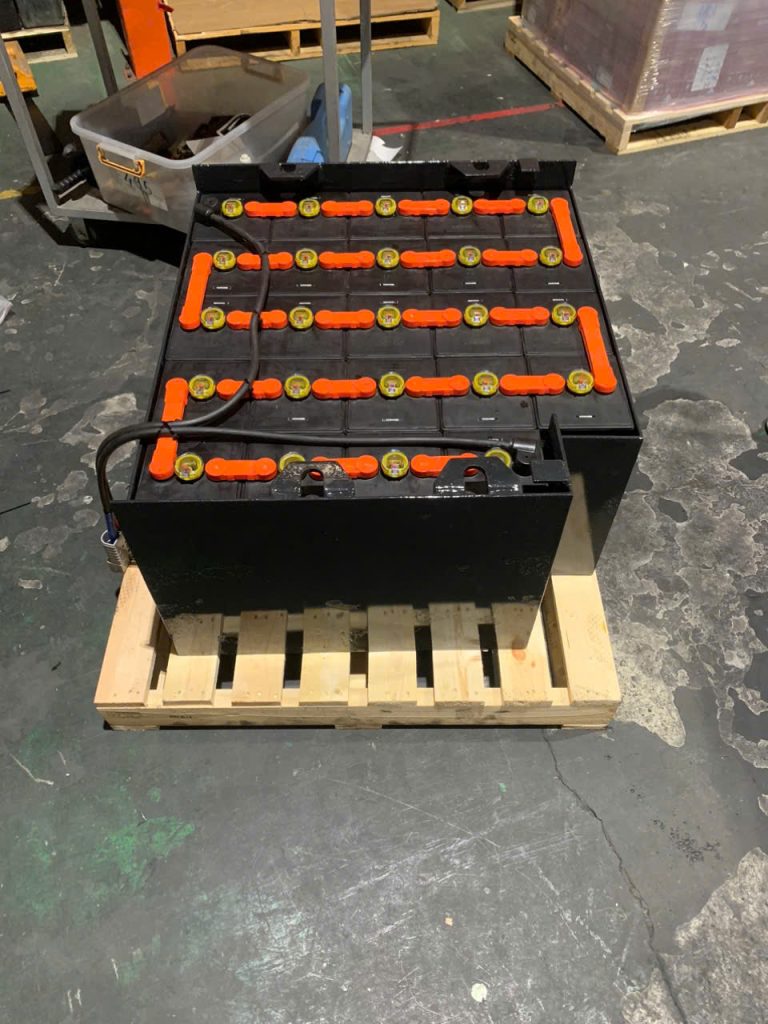 Ắc Quy Xe Nâng Rocket VCDH580